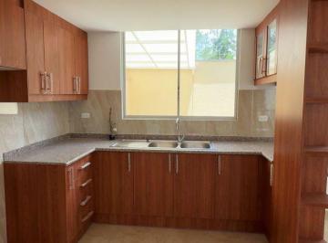 Casa de 3 habitaciones, Quito · Casa Nueva de Oportunidad con Patio Sector Tumbaco 87 m²