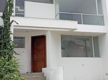 Casa · 243m² · 4 Habitaciones · 1 Estacionamiento · Casa en Norte de Quito