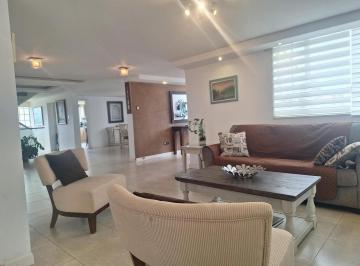 Casa · 297m² · 3 Habitaciones · 4 Estacionamientos · Casa de Venta en Urbanización Club Los Chillos