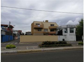 Casa de 4 habitaciones, Portoviejo · Casa Comercial Esquinera de Venta en Portoviejo