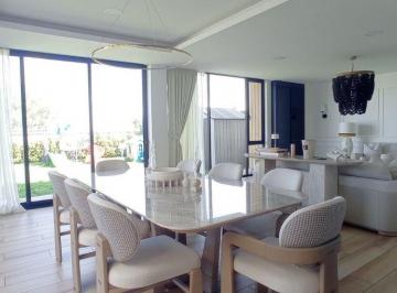 Casa de 3 habitaciones, Quito · Casa en Renta con Línea Blanca en Monteserrin
