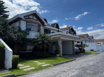 Casa de 5 habitaciones, Quito · Casa de Venta Cumbayá Santa Ines