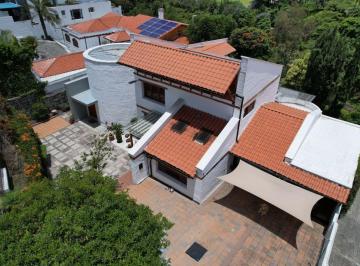 Casa de 4 habitaciones, Quito · Venta de Casa Cumbaya Mas Terreno Dentro de Urbanizacion