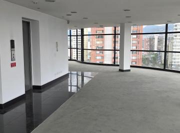 2 ascensores directos al piso · Amplia y Moderna Oficina de Venta