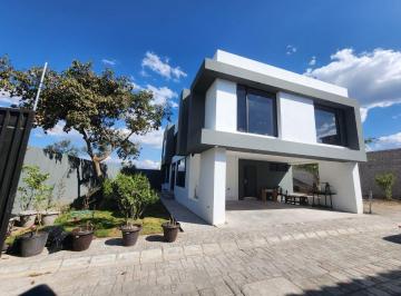 Casa de 3 habitaciones, Quito · Casa en Venta – Sector Calderón, Calle Semillas