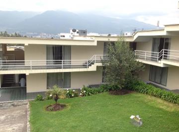 Casa · 1311ha · 19 Habitaciones · 15 Estacionamientos · Venta Casa Rentera Suites Amobladas Sector Monteserrín