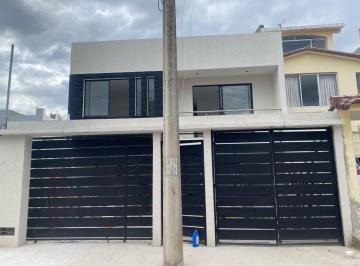 Casa · 173m² · 3 Habitaciones · 2 Estacionamientos · Casa en Venta en Conocoto 175 Mt²