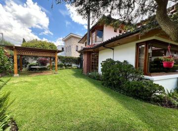Casa de 3 habitaciones, Quito · Arriendo, Amplia Casa Amoblada con Jardín en Cumbaya