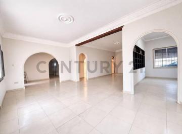 Casa · 485m² · 4 Habitaciones · 4 Estacionamientos · Amplia Casa Esquinera en Venta, Barrio Centenario