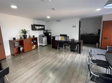 Oficina comercial · 65m² · 1 Estacionamiento · Oficina de Venta Amoblada en Av 12 de Octubre