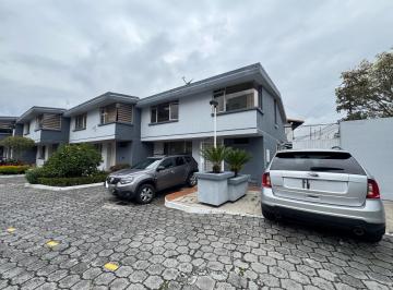 Casa · 182m² · 3 Habitaciones · 2 Estacionamientos · Venta Casa en Conjunto con Amplio Patio en Sector Monteserrín El Ciclista Quito
