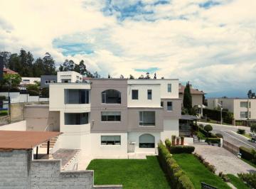 Casa de 5 habitaciones, Quito · Propiedad Exclusiva en Miravalle – Nayón Casa + Departamento Independienteuna Oportunidad Única