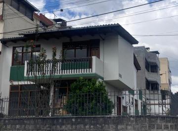 Casa de 4 habitaciones, Quito · Casa 4 Hab. con Balcon 2 Terrazas 229 m² Independiente Dentro de Urb. Cerca Al Parque Bicentenario