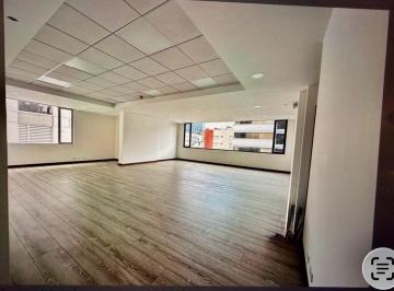 Oficina comercial · 84m² · 2 Estacionamientos · Mgv Venta Oficina Av Portugal y 6 de Diciembre