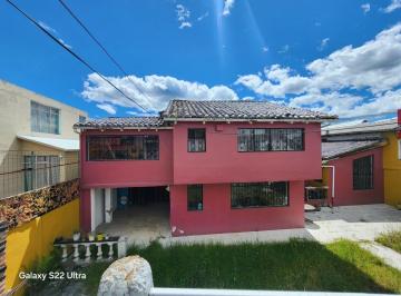 Casa de 8 habitaciones, Quito · Venta Casa Los Chillos 490 m Terreno 280 Construccion 4 Parqueaderos Cerca a San Luis Shopping