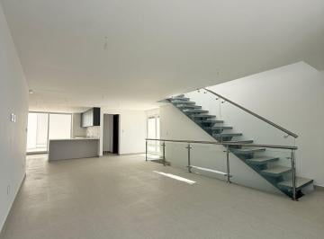 Casa · 177m² · 3 Habitaciones · 2 Estacionamientos · Casa de Venta de Lujo en Cumbaya con Vista Al Valle