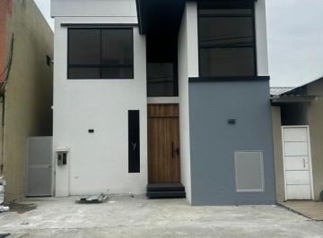 Casa de 4 habitaciones, Guayaquil · Vendo Casa en Urbanización San Antoniode Estreno