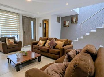 Casa de 3 habitaciones, Cuenca · Casa en Venta - en Cuenca de Oportunidad