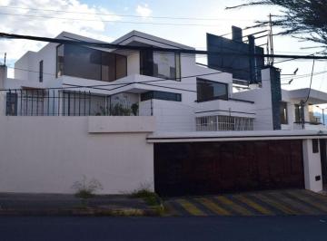 Casa de 5 habitaciones, Quito · Venta Casa Comercial Sector Ponceano