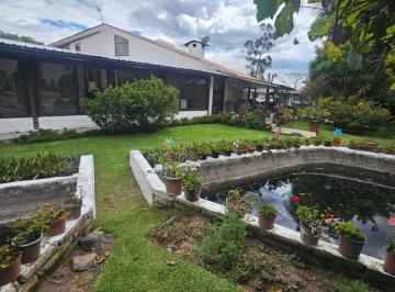 Quinta vacacional de 3 habitaciones, Quito · Quinta de Venta en Yaruqui 6379 m²