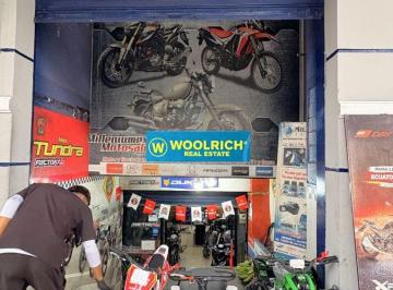 Local comercial , Guayaquil · Vendo Local con Mezzanine en Chimborazo y Colon, A/c, 200 m²