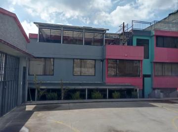 Casa · 550m² · 10 Estacionamientos · Se Vende Casa Rentera con Cuatro Locales Comerciales y Cuatro Departamentos, Sector La Pulida.