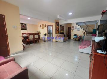 Casa · 300m² · 3 Habitaciones · 2 Estacionamientos · Venta Casa Amplia Residencial Comercial Cerca del Colegio Cristobal Colon (Mr)
