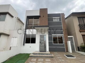 Casa · 160m² · 3 Habitaciones · 2 Estacionamientos · Venta de Casa en Villa Club, Etapa Moderna