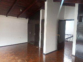 Casa · 180m² · 3 Habitaciones · 2 Estacionamientos · Casa Independiente en Alquiler con Jardín, Sector Colegio Los Pinos