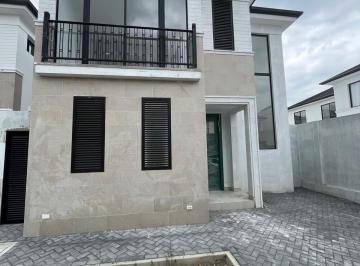 Casa de 3 habitaciones, Guayaquil · Casa en Venta en La Urbanizacion Alba del Bosque en Vía La Costa