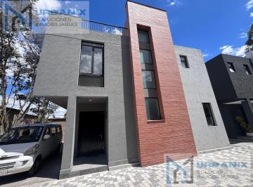 Casa · 143m² · 3 Habitaciones · 2 Estacionamientos · Casa en Puembo