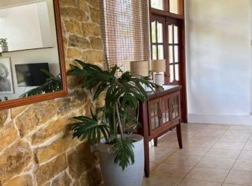 Casa de 3 habitaciones, Santa Elena · Casa en Venta en Olón Esquinera Amoblada con Vista Al Mar
