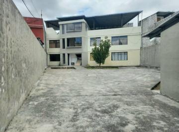 Casa · 321m² · 9 Habitaciones · 8 Estacionamientos · Casa en Sur de Quito