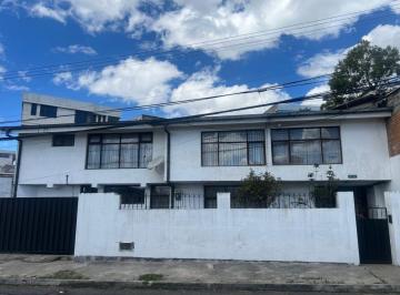Casa en Venta de 4 habitaciones Itchimbía · Casa en Venta Sector El Dorado de Oportunidad