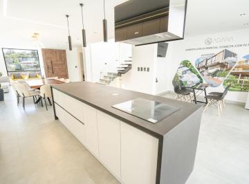 Casa · 204m² · 3 Habitaciones · 2 Estacionamientos · Cumbaya, Ruta Viva, Casa por Estrenar, Piscina, Gimnasio, Areas Verdes
