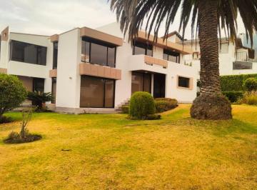 Casa de 4 habitaciones, Quito · Vendo o Rento Casa Independiente en Miravalle (Cp)