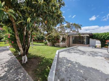 Terreno / Lote · 314m² · 4 Habitaciones · 6 Estacionamientos · Quinta Vacacional con 4 Habitaciones en Venta, 2000 m² en Sector de Guayllabamba