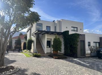 Departamento · 115m² · 2 Habitaciones · 2 Estacionamientos · Departamento de Arriendo Ubicado Dentro de Urbanización Segura, a 4 Cuadras del Colegio Alemán