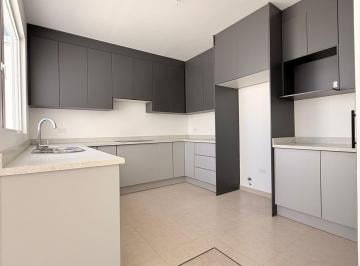 Departamento · 120m² · 3 Habitaciones · 2 Estacionamientos · Departamento Moderno con Patio de Venta Sector San Juan Alto Cumbayá