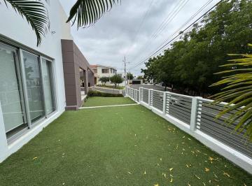 Casa de 5 habitaciones, Manta · Casa de Venta en Manta Zona Sur Manta Beach