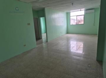 Departamento · 96m² · 3 Habitaciones · Venta de Departamento Amplio con 3 Habitaciones en Colón y Av del Ejército. Gi. P