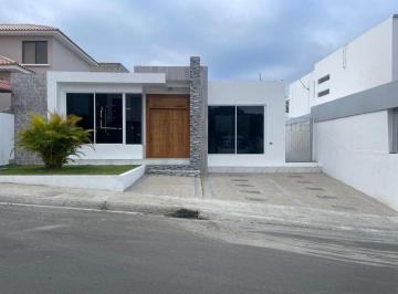 Casa de 2 habitaciones, Manta · Casa de Venta en Manta Zona Sur