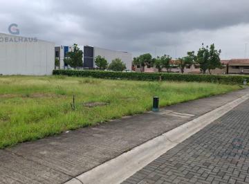 Terreno / Lote · 1275m² · Alquiler de Terreno Esquinero en Plaza Nexus. m. B.