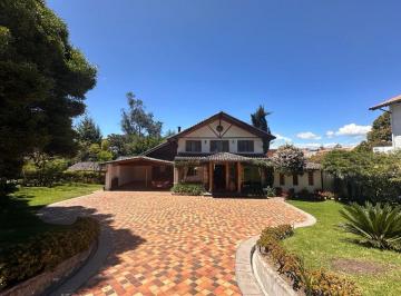 Casa de 4 habitaciones, Quito · Casa de Venta en Tanda