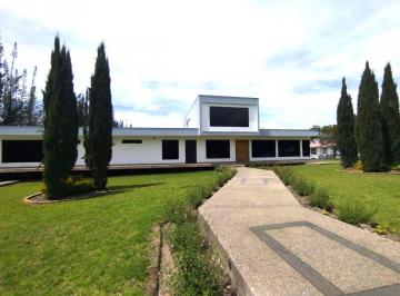 Casa de 3 habitaciones, Pedro Moncayo · Casa en Venta - 3 Dorm - 2.746 m² Terreno - Jardines - Seguridad - Urbanización - Malchingui
