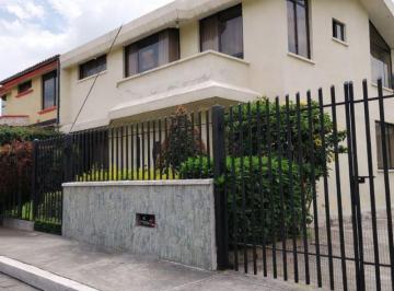 Casa de 5 habitaciones, Quito · Hermosa Casa En. Venta 359 m² - Mirasierra - Valle de Los Chillos