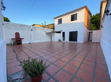 Casa de 3 habitaciones, Guayaquil · En Venta: Bonita Casa con Local y Amplio Patio en Samanes