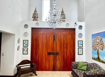 Casa de 4 habitaciones, Quito · Una Joyaarquitectónica con La Firma de Diez Muller