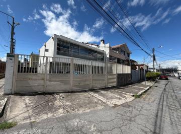 Casa de 4 habitaciones, Quito · Casa Comercial de Renta en La Río Coca y Transversal