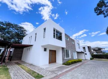 Casa de 3 habitaciones, Quito · Venta Casa Hilacril Tumbaco